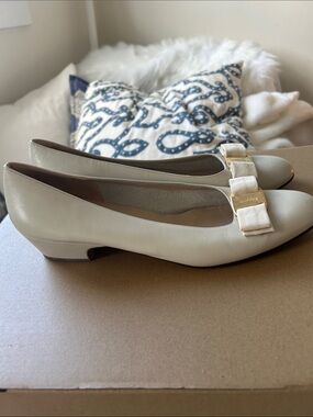 Salvatore Ferragamo Cream Vara Bow Leather Flats